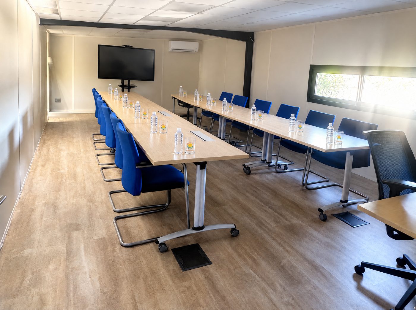 Grande salle vue depuis l'entrée